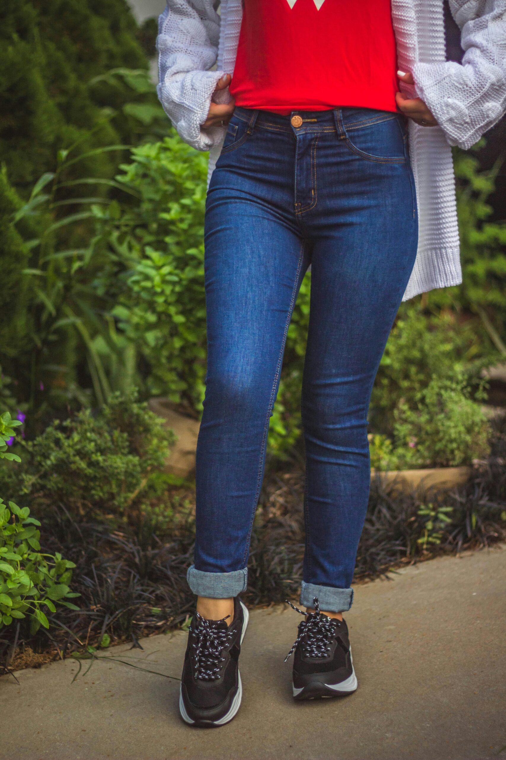 Stylish look featuring blue jeans, sneakers, and a casual top. Perfect for outdoor vibes.